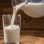 خواب میں دودھ دیکھنا یا اس کو پینا